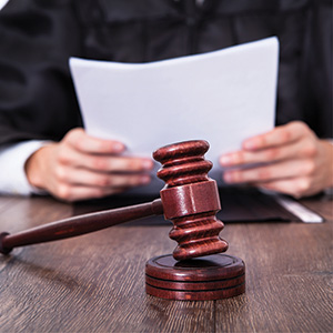 judge hands